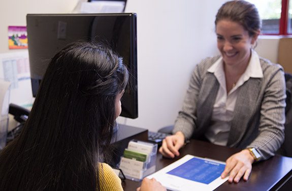 A student meeting an advisor to verify all college requirements for university transfer program